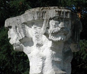 Kamenná socha Trigalava z Wolinu (Poľsko)